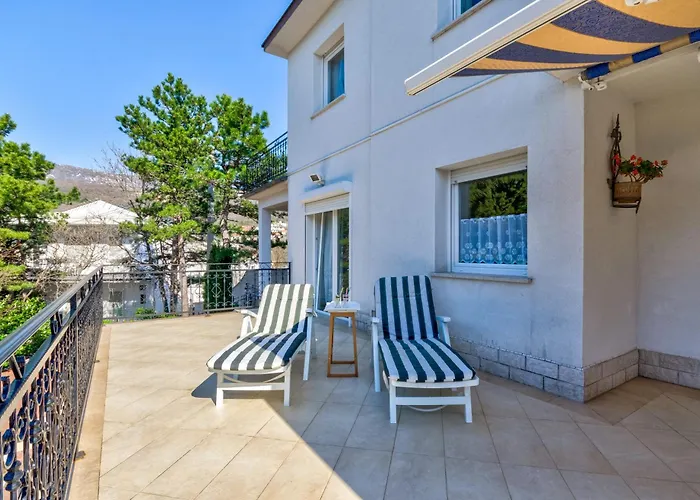 Villa Seaside By Jr *